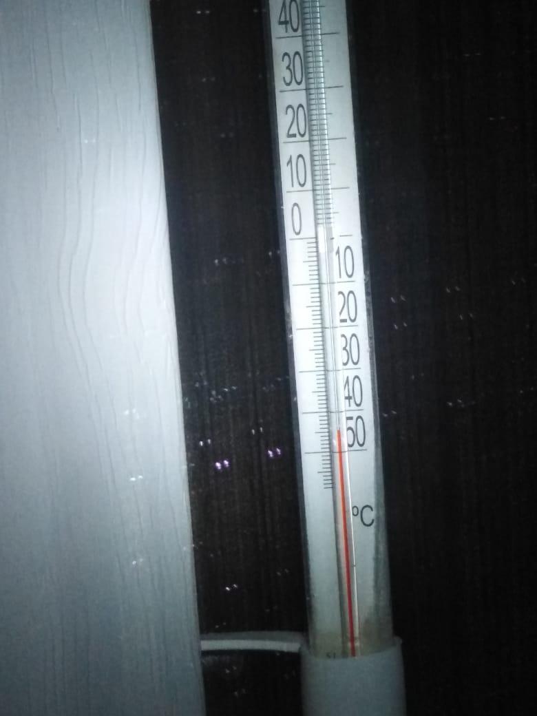 Фото Лютый мороз накрыл Новосибирск: жители завалили соцсети фотографиями термометров 5